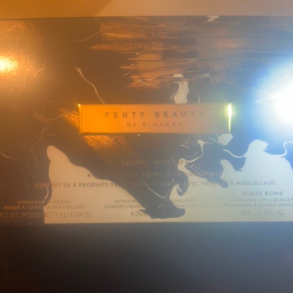 Trophy Wife Life Makeup Set ゴールド リアーナ Fenty Beauty Trophy